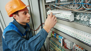 Installateure für Elektroinstallationen, Wasser- und Gas-Anlagen