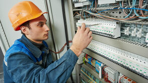 Installateure für Elektroinstallationen, Wasser- und Gas-Anlagen